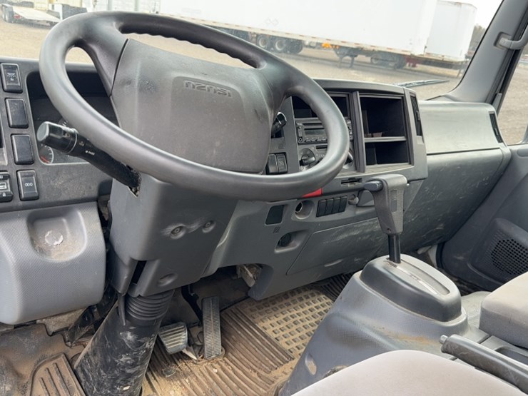 isuzu-npr-hd-image-17