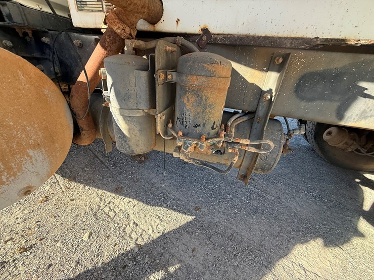 mack-r686st-image-50