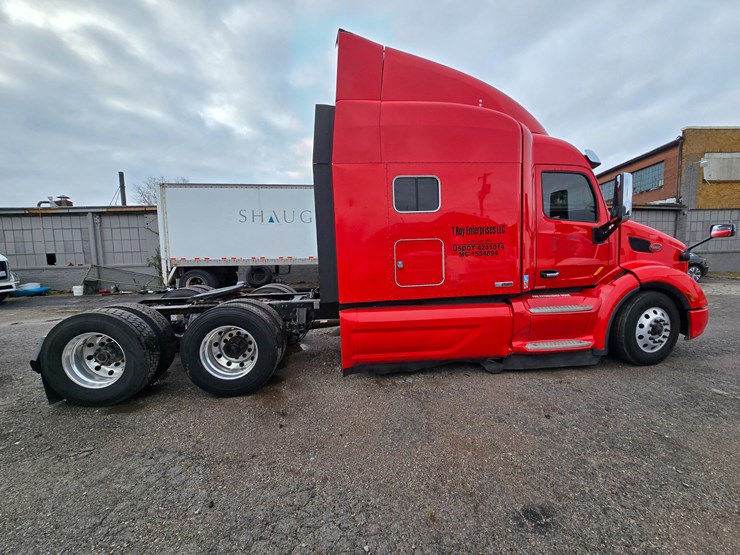 2017-peterbilt-579-image-30