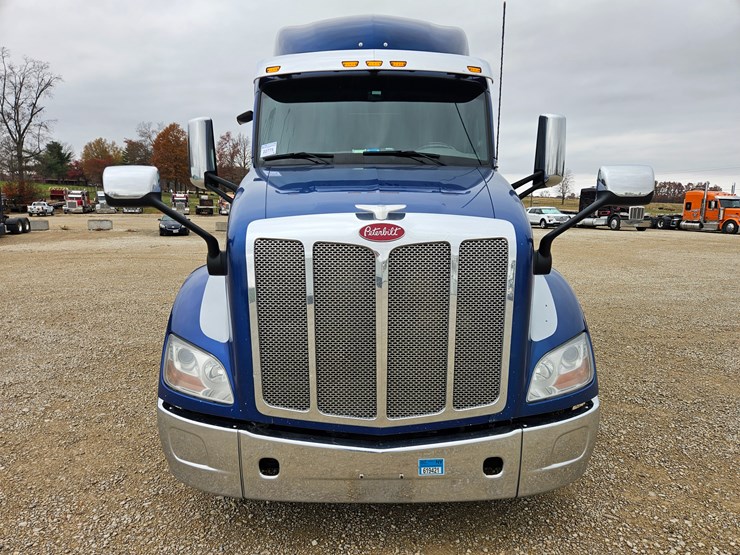 peterbilt-579-image-30