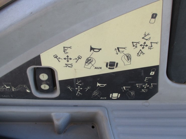 2017-caterpillar-450f-image-14