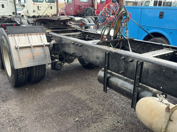 1997-peterbilt-379-image-8