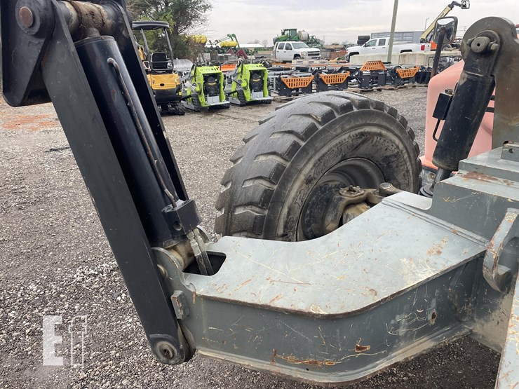 2011-jlg-g10-55a-image-15