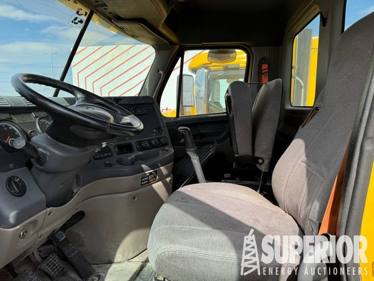 (x)-(2-6)-2015-freightliner-cascadia-t/a-truck-tr...-image-6