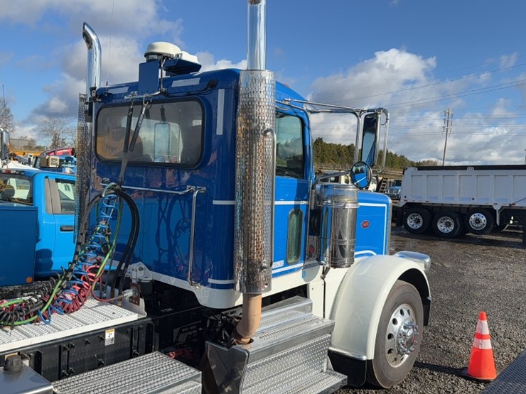 2018-peterbilt-389-image-6