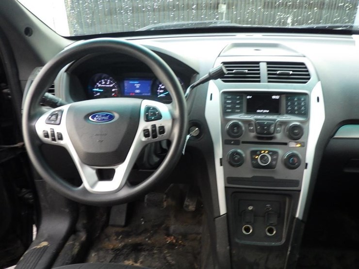 2015-ford-explorer-image-9