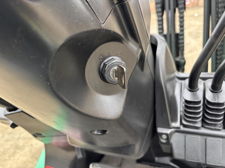 2020-mitsubishi-fg25n-image-24