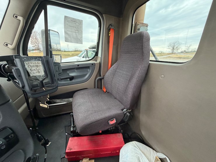 #29767-•-2018-freightliner-cascadia-tandem-axle-truck-tract-image-28