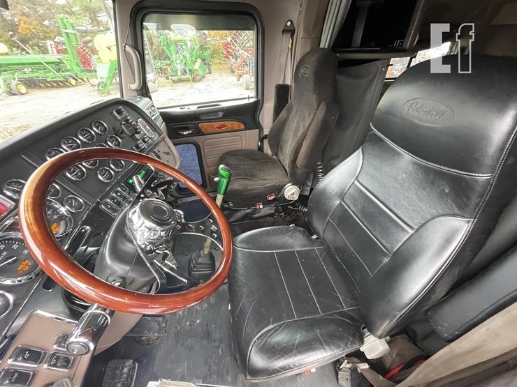 2009-peterbilt-386-image-15