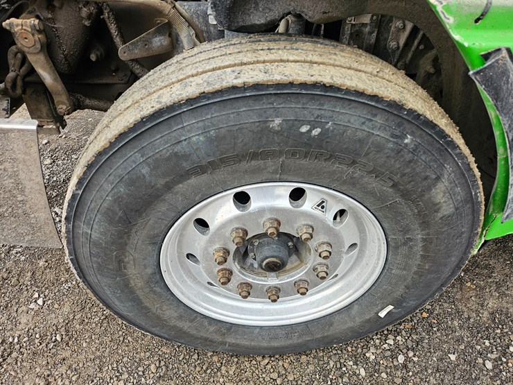 freightliner-columbia-120-image-128