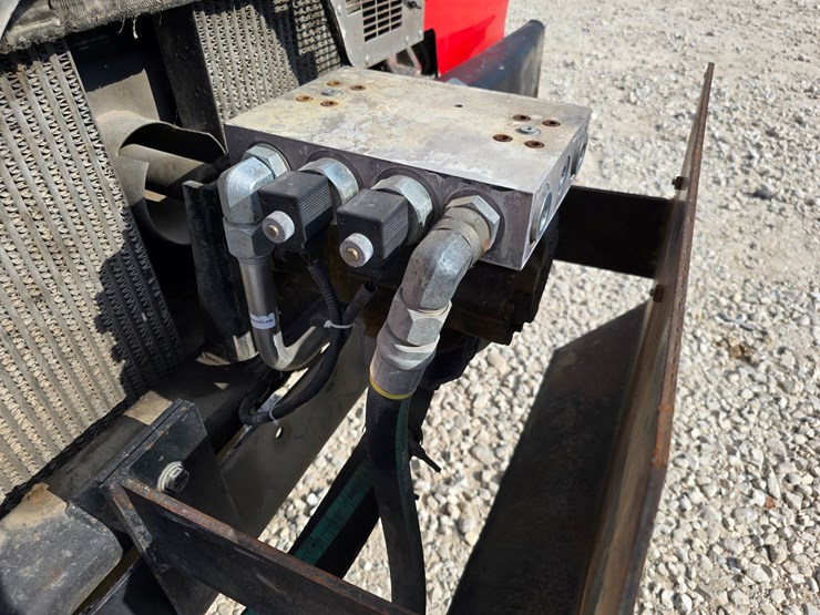 2003-peterbilt-320-image-50