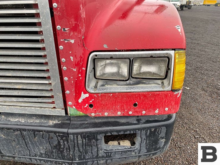 1993-freightliner-fld120-image-10