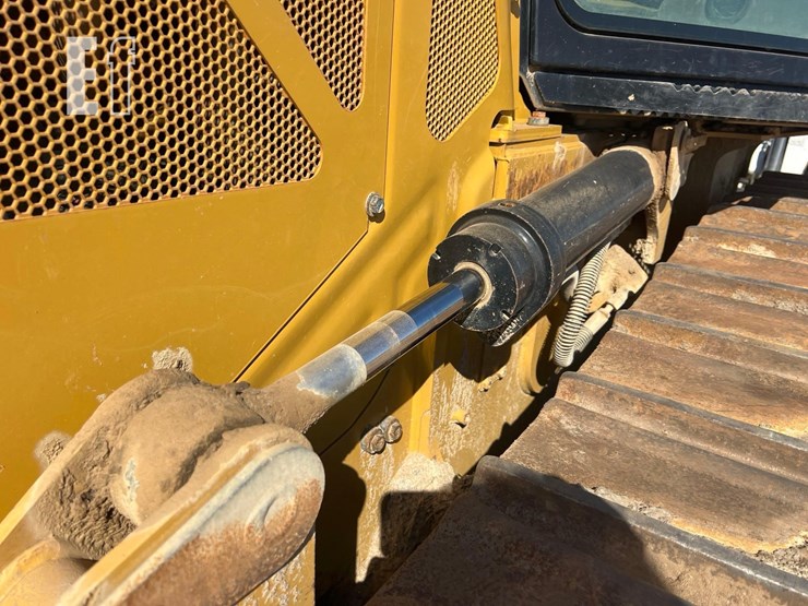 2022-caterpillar-d3-lgp-image-14