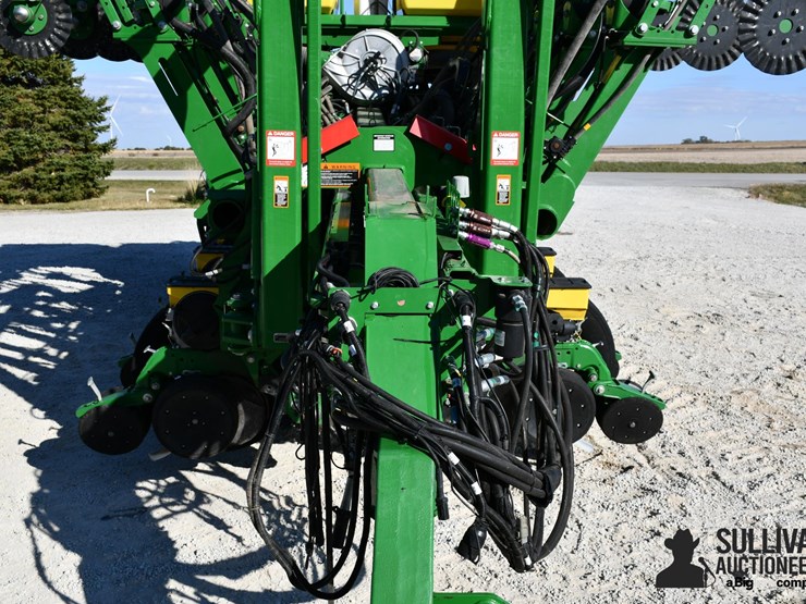 2023-john-deere-1795-image-10