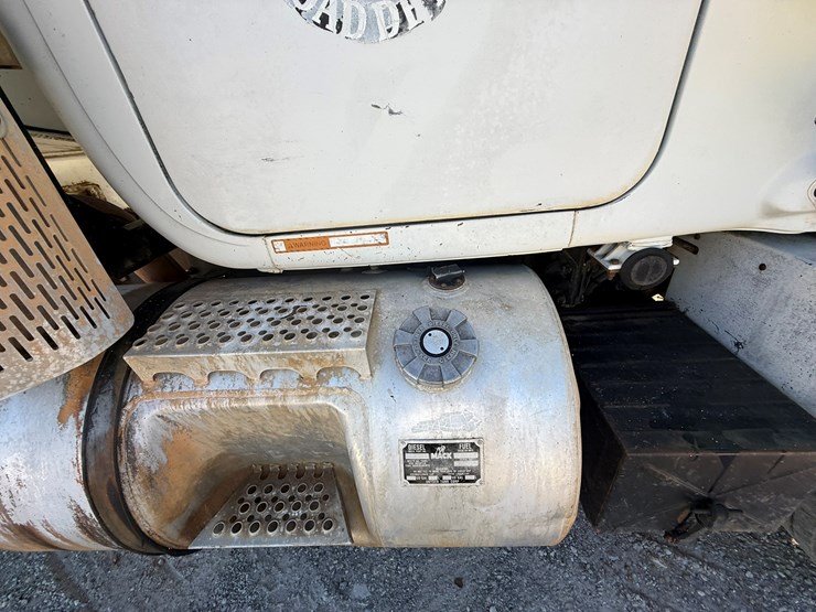 mack-r686st-image-78