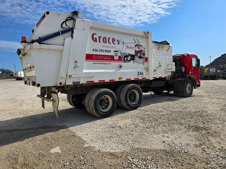 2003-peterbilt-320-image-29