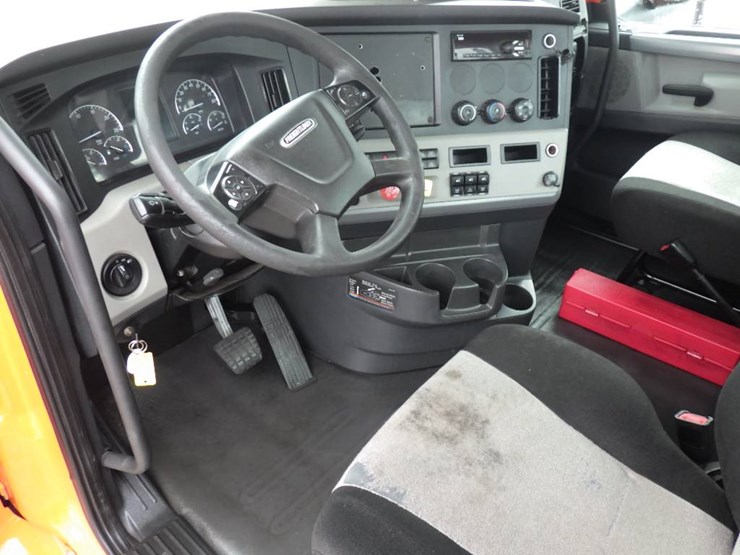 freightliner-cascadia-116-image-19