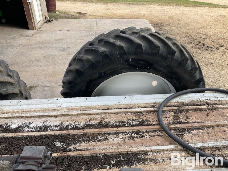 new-holland-8770-image-4