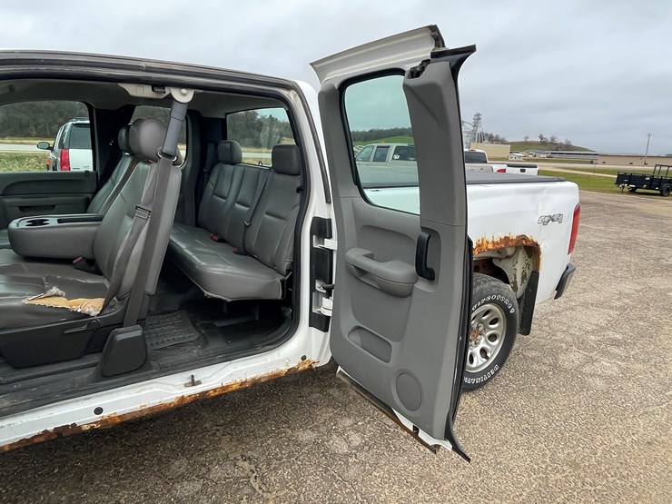 2013-chevrolet-1500-image-23