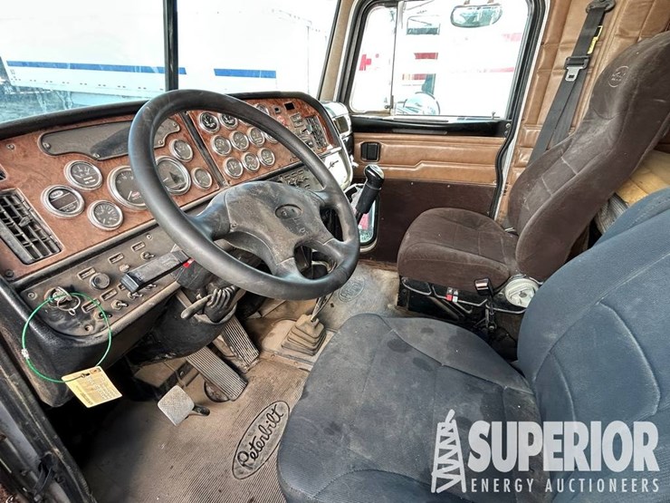 peterbilt-357-image-4