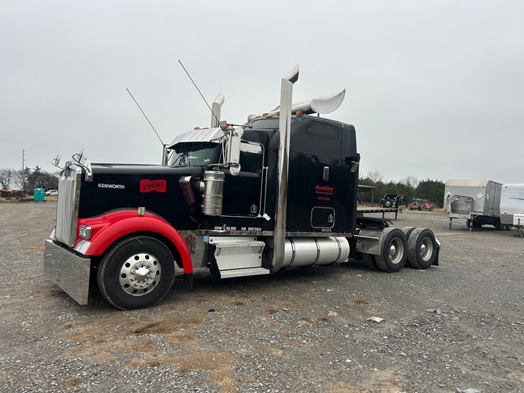 2005-kenworth-w900l-image-1