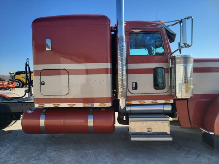 peterbilt-389-image-46