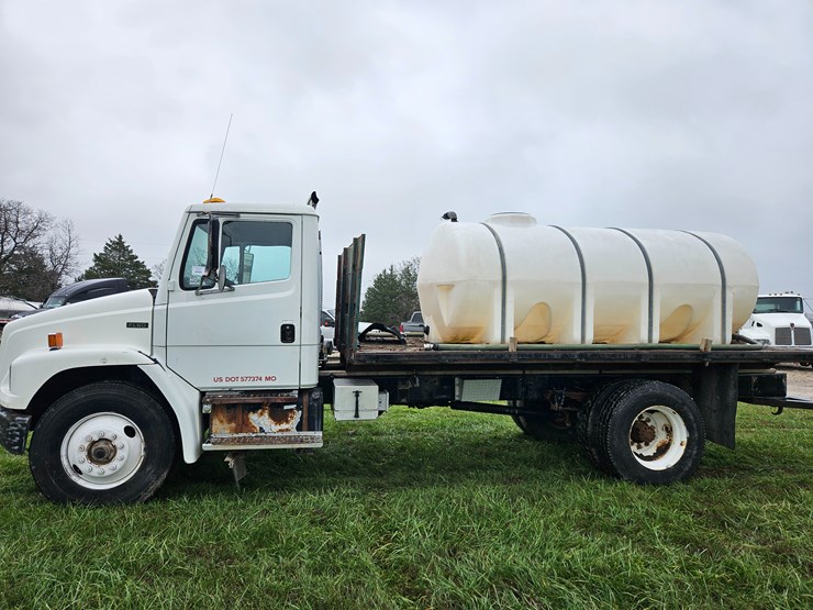 freightliner-fl70-image-5