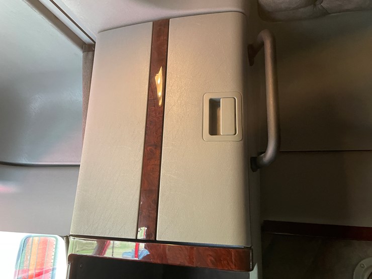 #1043-•-2009-freightliner-semi-(wi-title-in-delay)-image-53