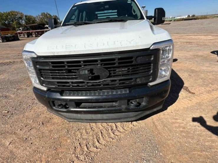 2023-ford-f350-image-11