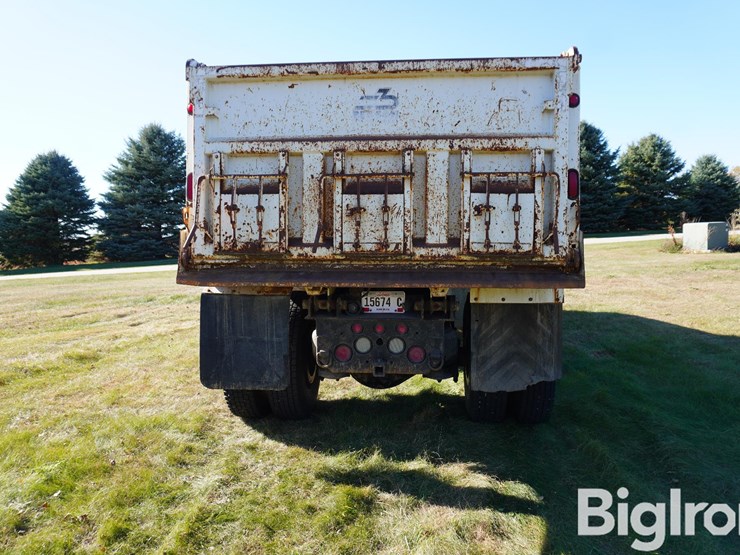 peterbilt-335-image-6