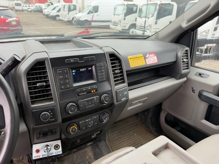 2022-ford-f550-image-21