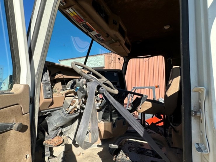 mack-granite-gu713-image-12