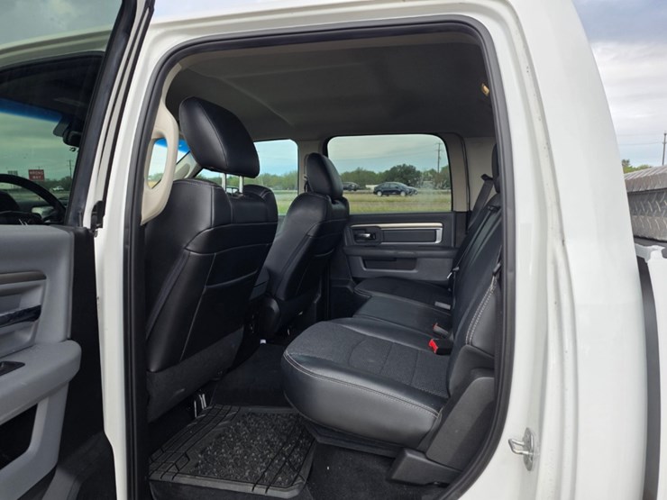 2018-dodge-2500-image-10