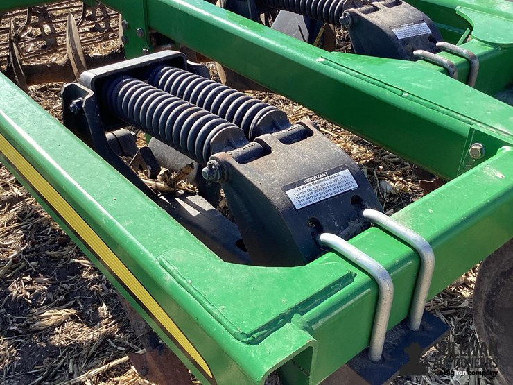 2013-john-deere-2720-image-16