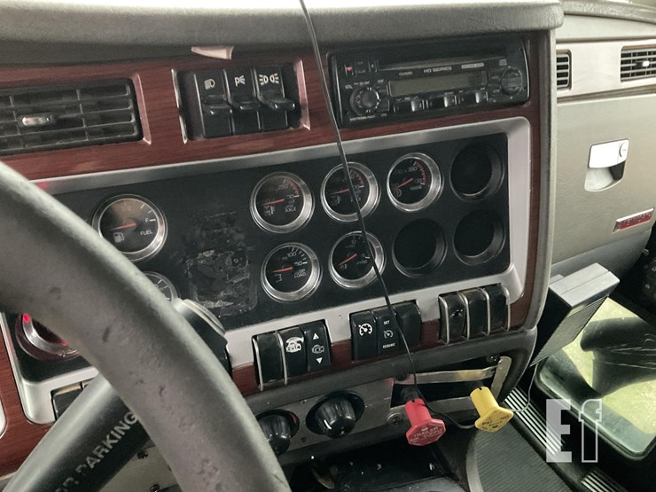 2007-kenworth-w900l-image-11