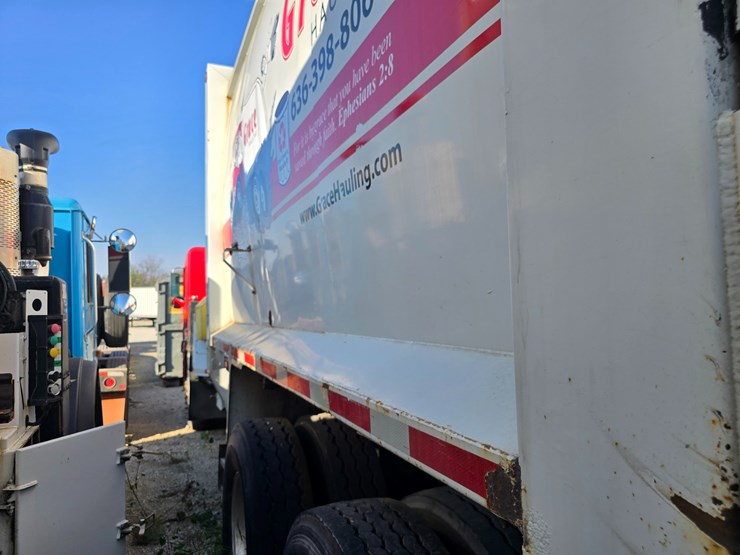 2002-peterbilt-320-image-18