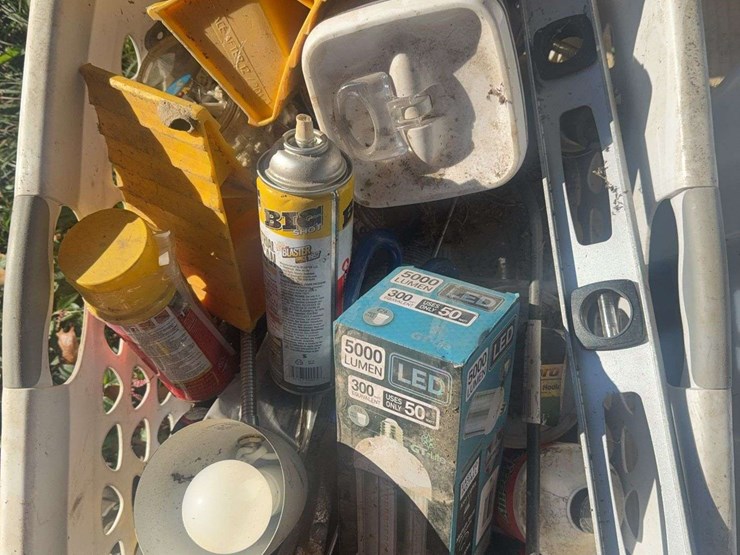 level,-wheel-chalks,-cleaning-supplies,-and-misc.-tools-image-5