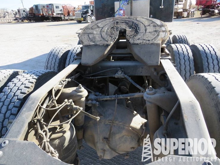 2014-peterbilt-388-image-10