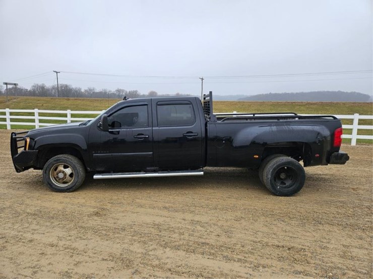 2008-chevrolet-3500-image-2