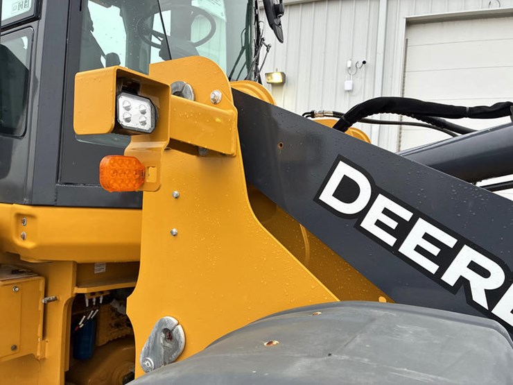 john-deere-624-image-25