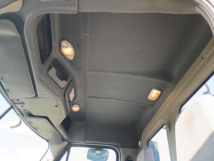 freightliner-cascadia-125-image-37