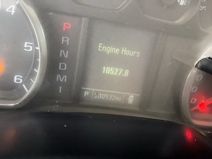 2016-chevrolet-2500hd-image-18