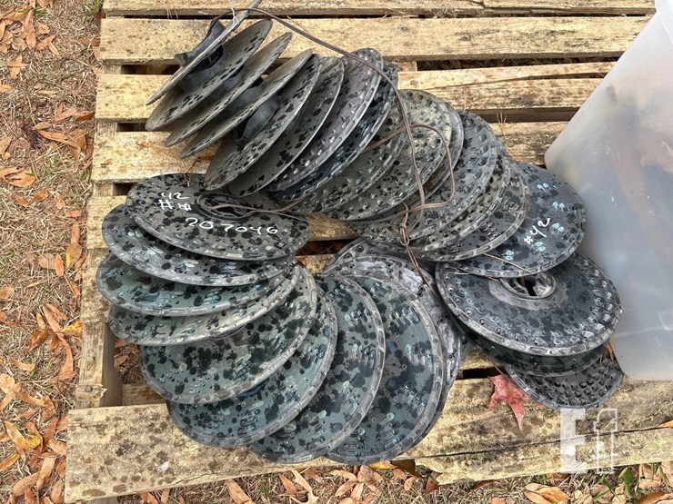 vacuum-planter-plates-image-1