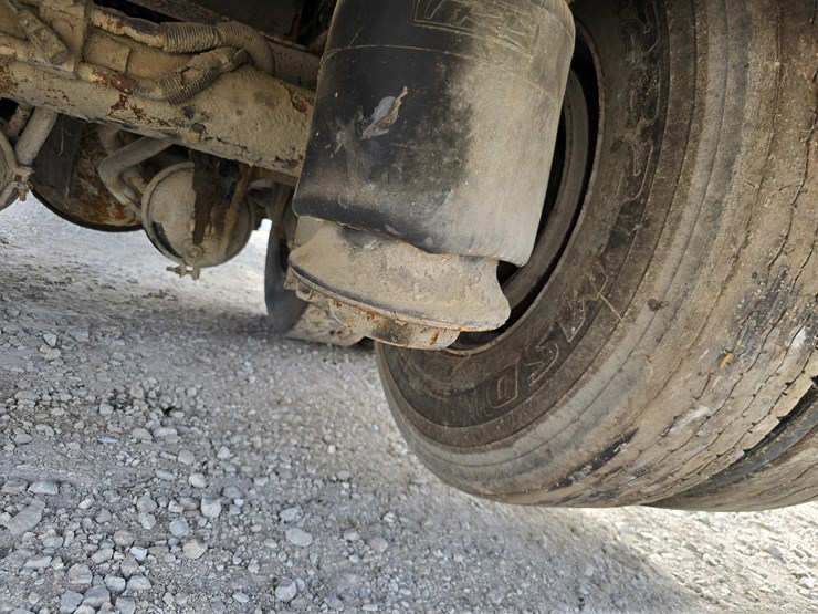 2003-peterbilt-320-image-113