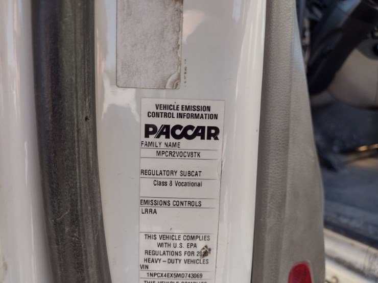 peterbilt-567-image-5