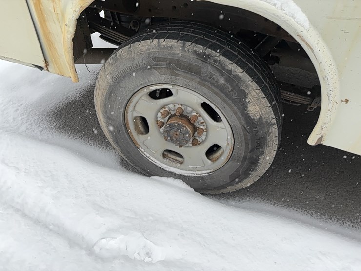 2016-chevrolet-2500hd-image-3