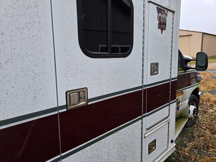 2010-ford-e450-image-39