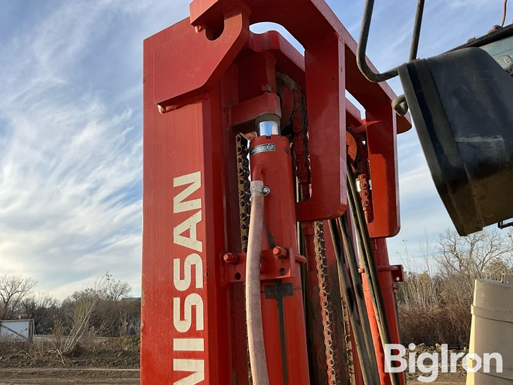 nissan-80-rough-terrain-forklift-image-12