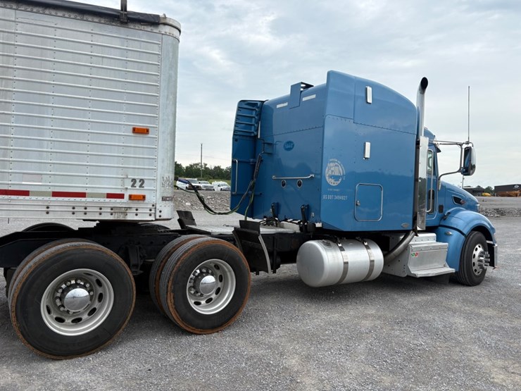 peterbilt-386-image-4