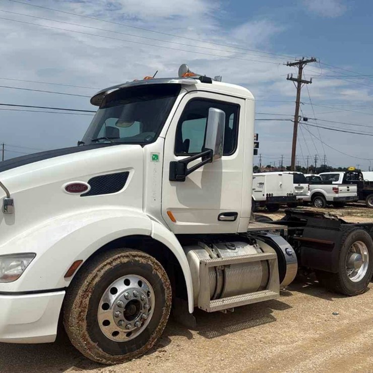 2016 PETERBILT 579